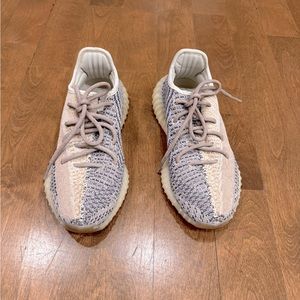 YEEZY 350V2 “Ash pearl” size 7 US/ 6.5 UK